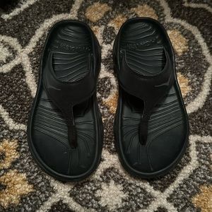 Women’s Hoka flip flops